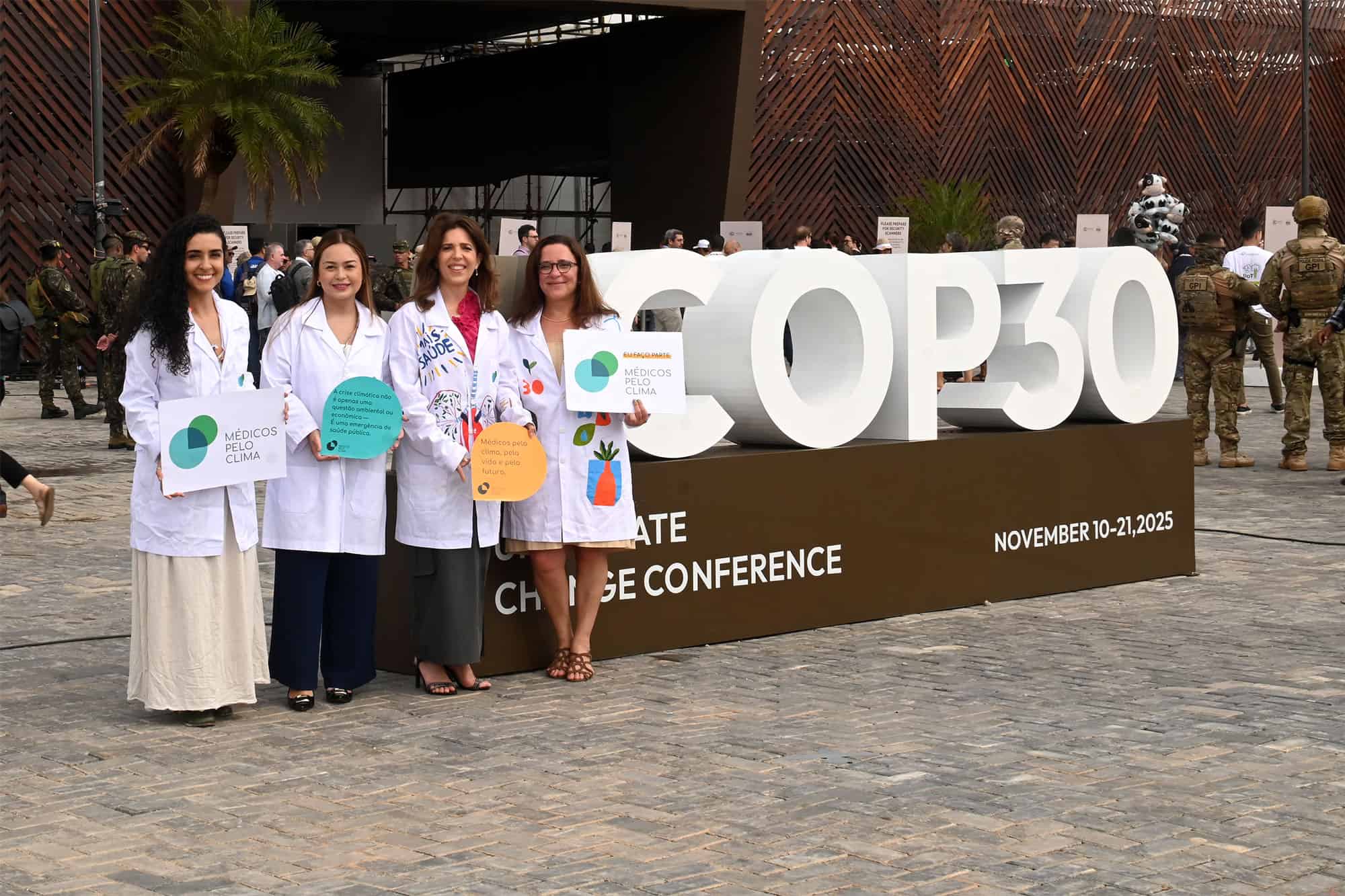 Clínicos e médicos pelo clima participam da Conferência COP30, discutindo saúde e sustentabilidade ambiental.